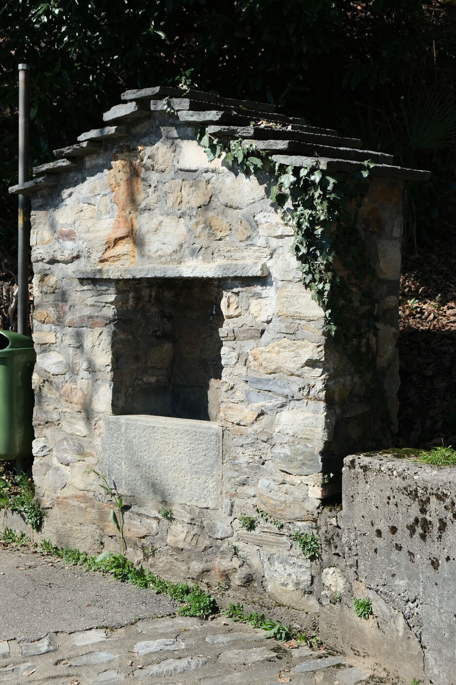 Movimento quotidiano lungo la Via della Posta